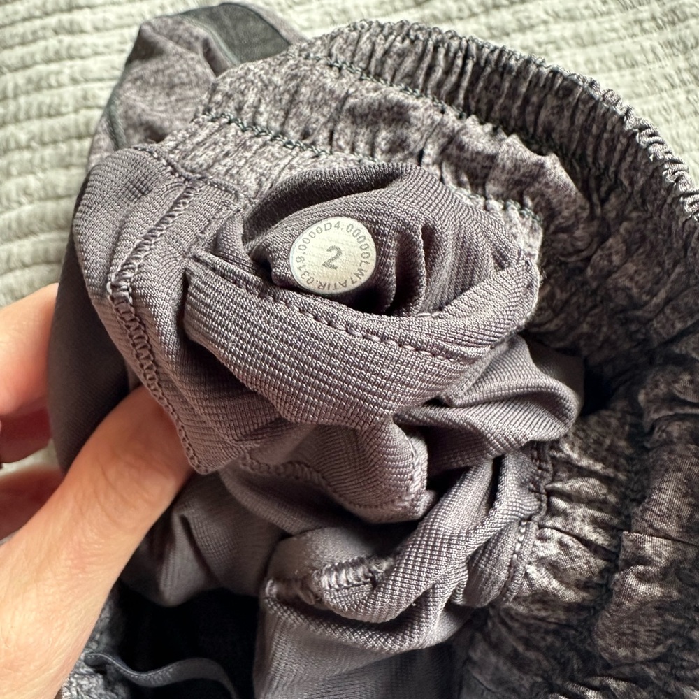 Women’s Heather Gray Active Running Shorts Lululemon Hotty Hots - Picture 3 of 7